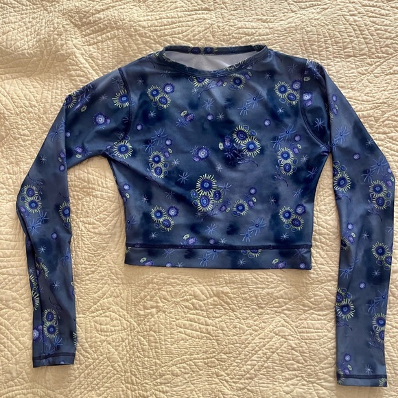 Shapes In The Sun Cropped Rash guard - Picture 2 of 6